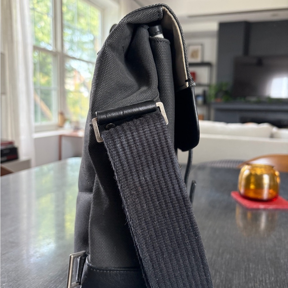 Timbuk2 Black Commuter Messenger Bag - Picture 9 of 10